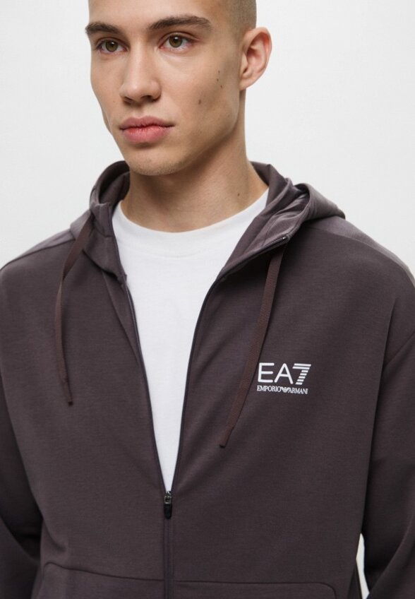 Костюм спортивный EA7