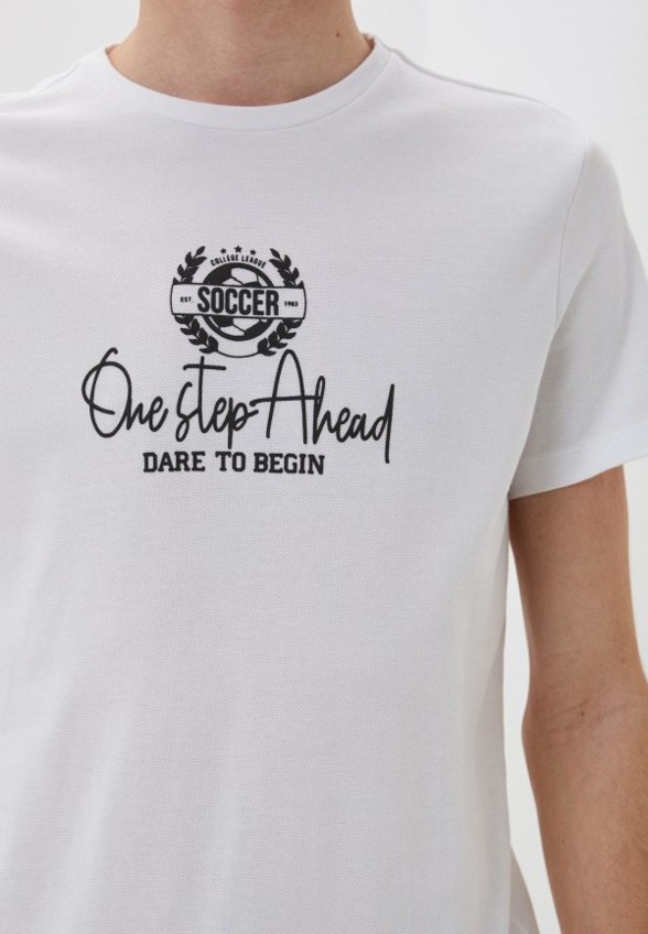 Футболка Colin's