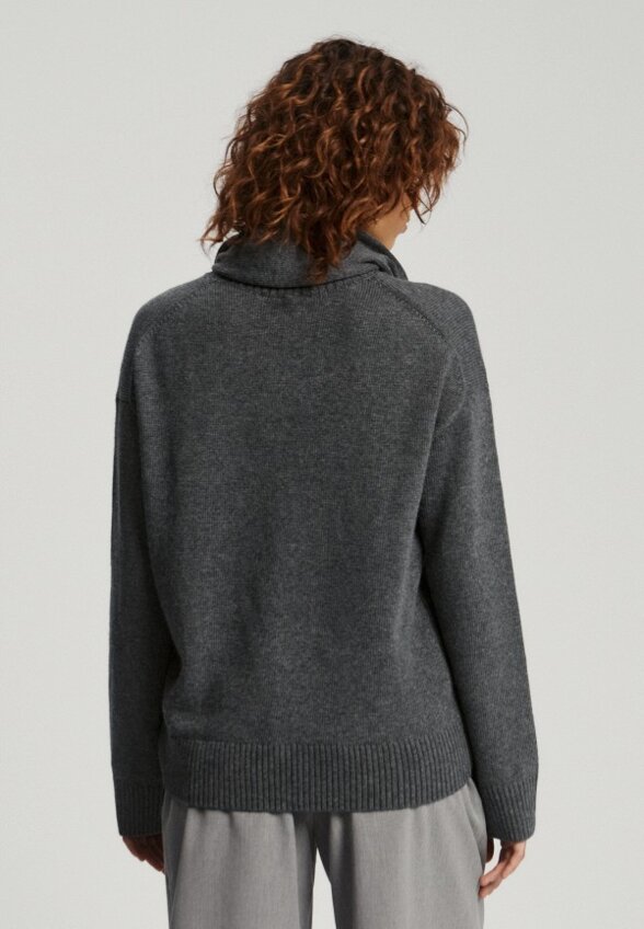 Джемпер и шарф Nume