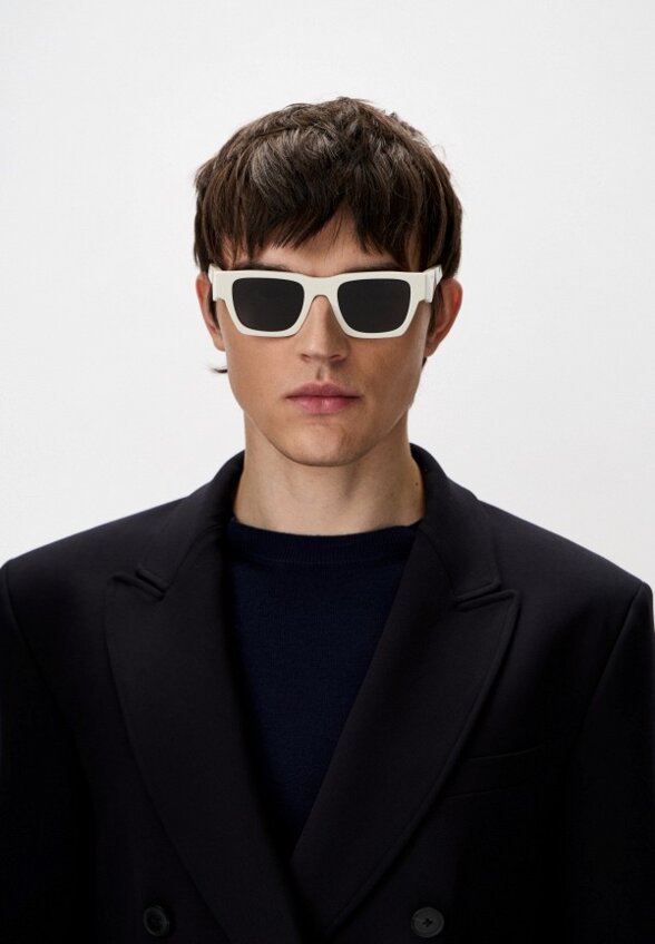 Очки солнцезащитные Prada
