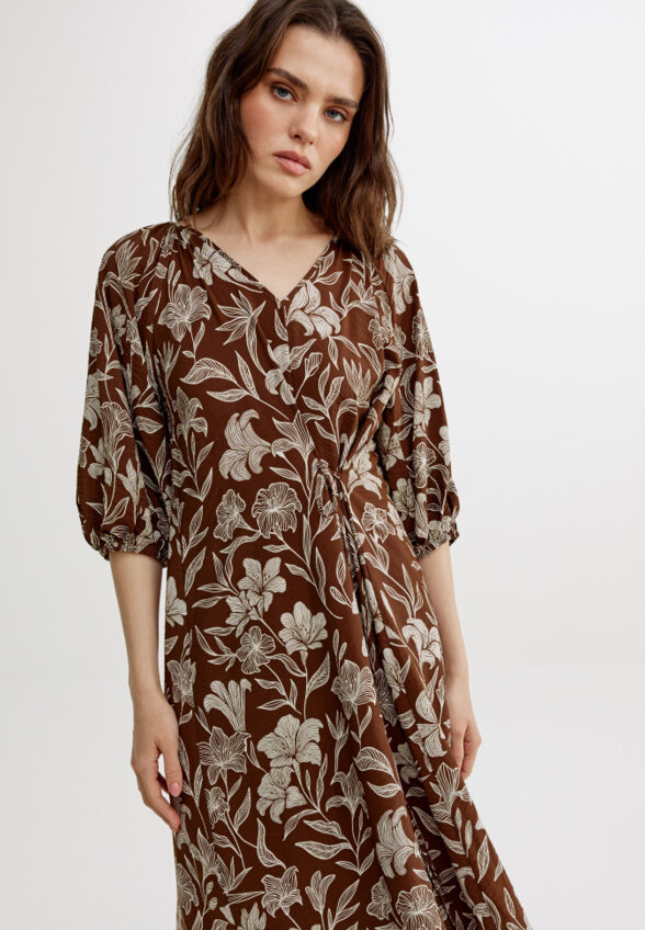 Платье миди с объёмными рукавами и поясом