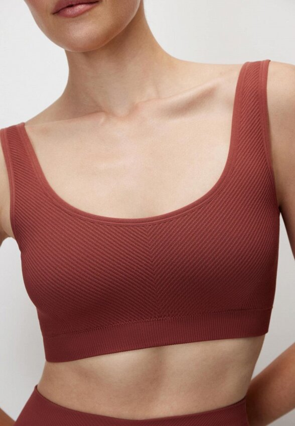 Топ спортивный belle you