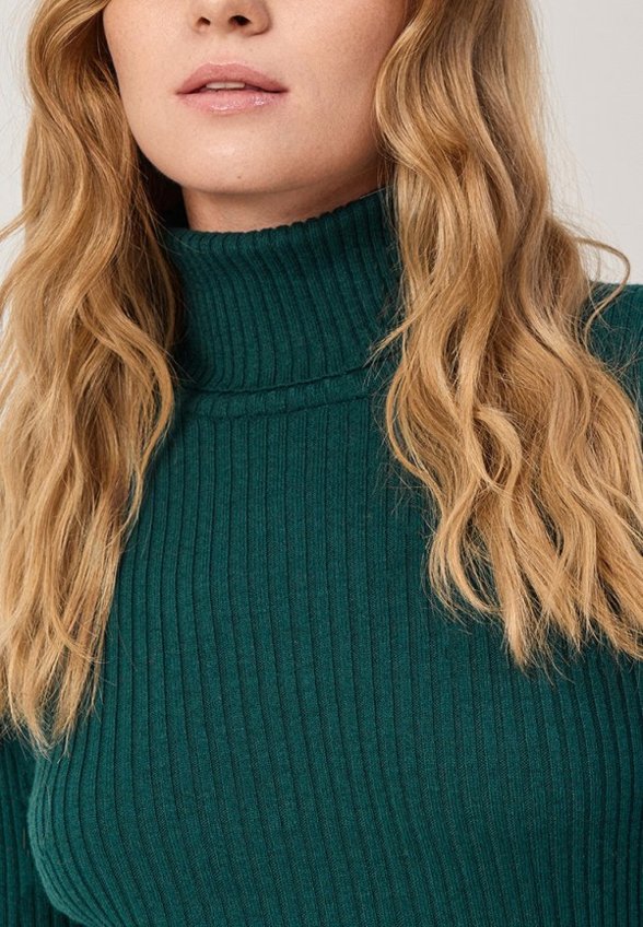 Водолазка Baon