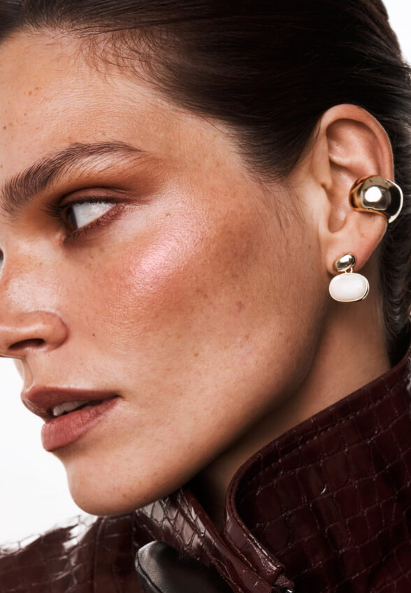 Широкий объемный кафф из серебра в покрытии желтое золото MIE