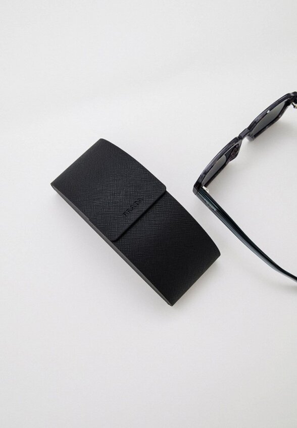 Очки солнцезащитные Prada