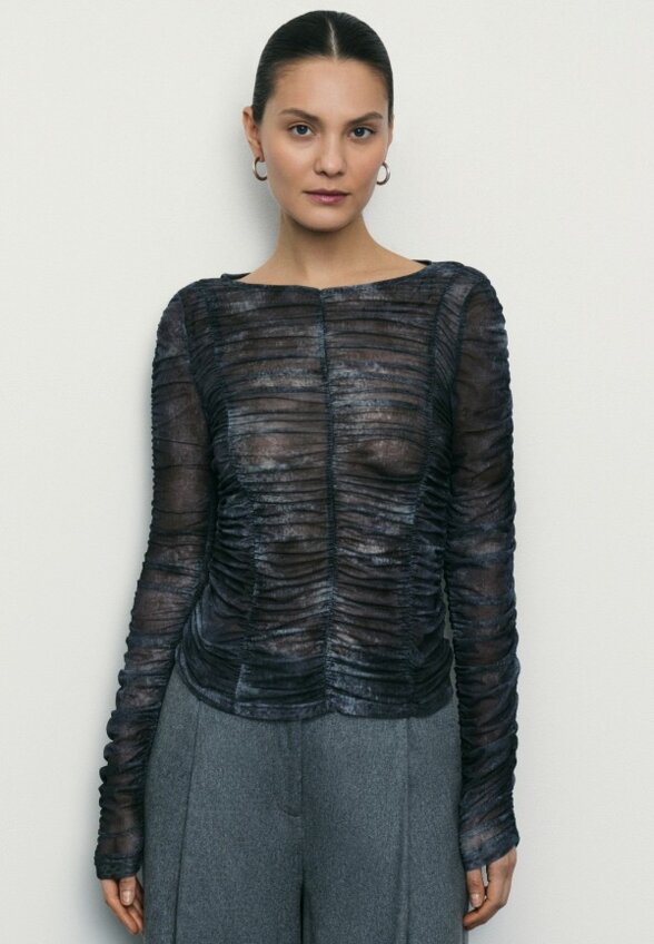 Лонгслив Zarina