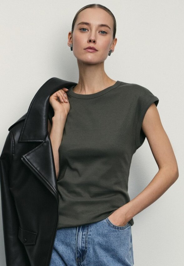 Футболка Zarina