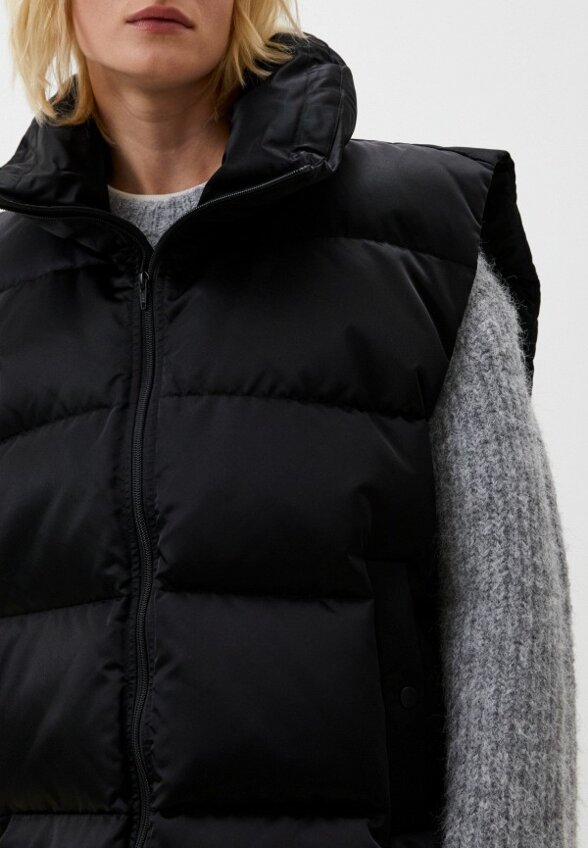 Жилет утепленный JNBY