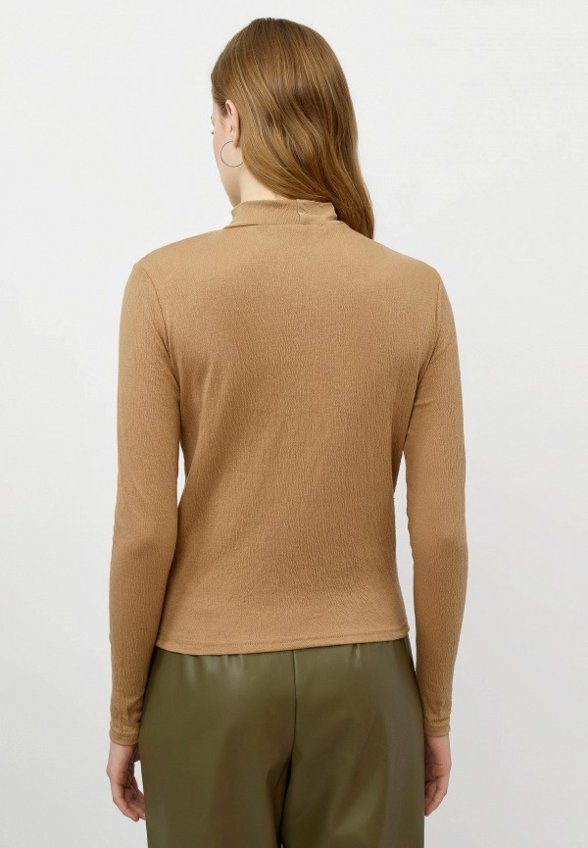 Лонгслив Modis