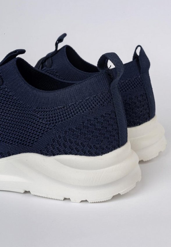 Кроссовки Tikkago