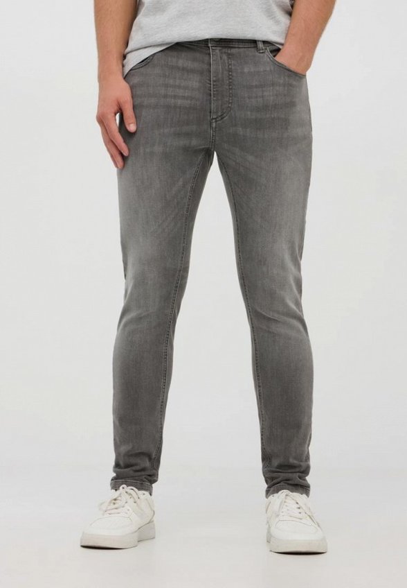 Джинсы Terranova