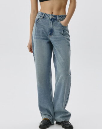 Джинсы STRAIGHT FIT женщинам