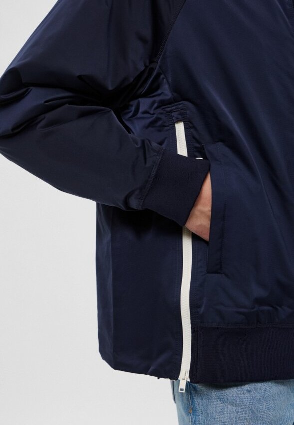 Бомбер Trussardi