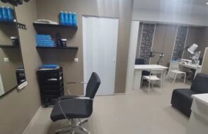 Nails room