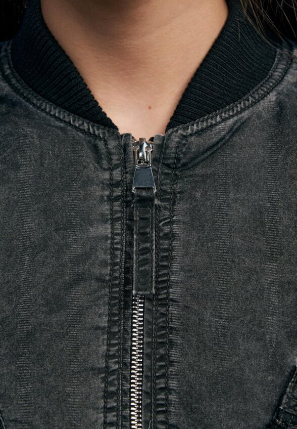 Бомбер Твое