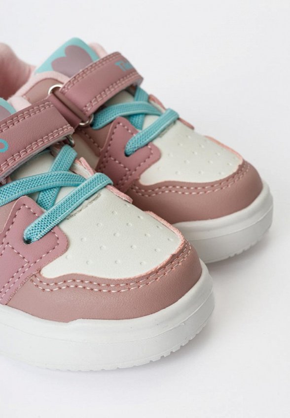 Кроссовки Tikkago