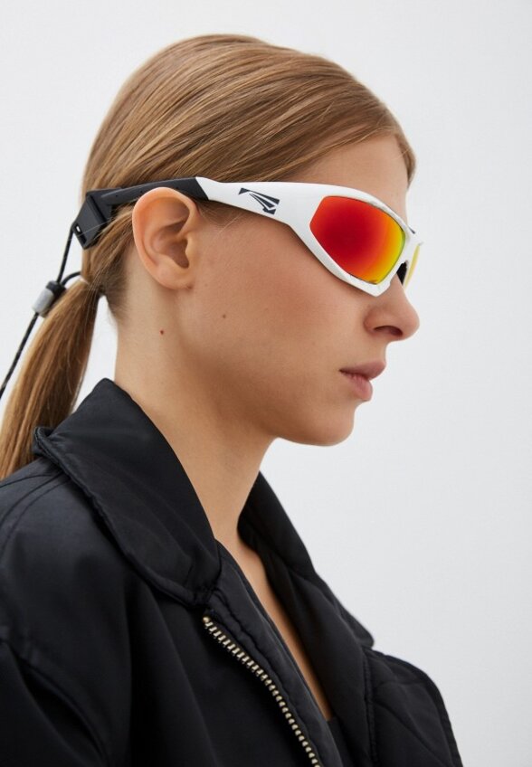 Очки солнцезащитные и шнурок Lip