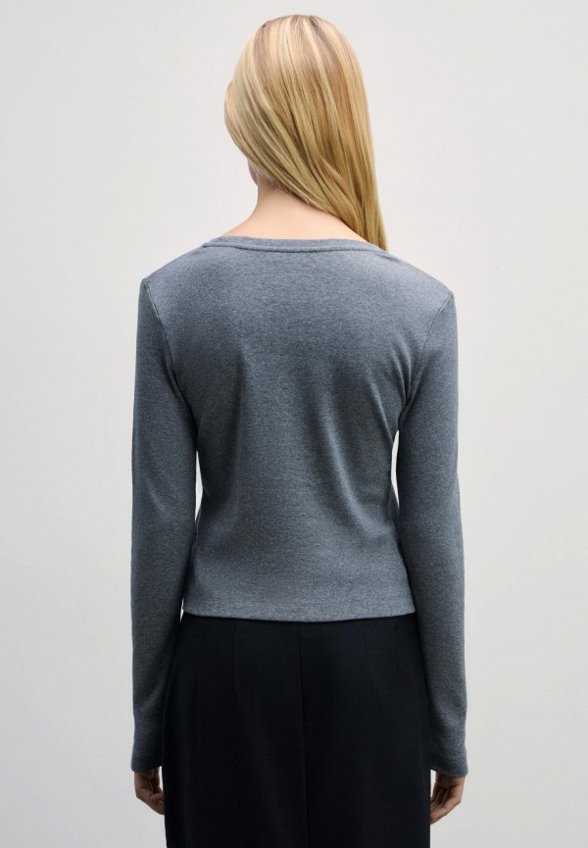 Лонгслив Zarina