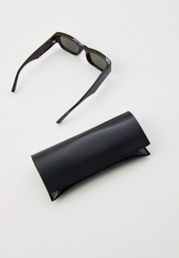 Очки солнцезащитные Saint Laurent
