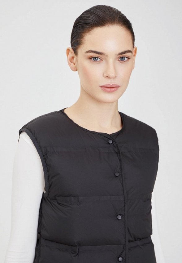 Жилет утепленный To Be Blossom