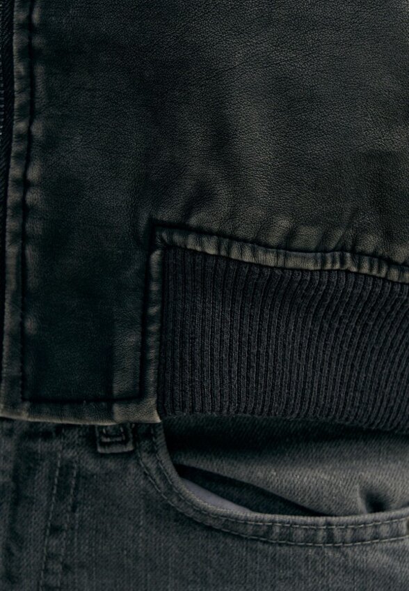 Бомбер Твое