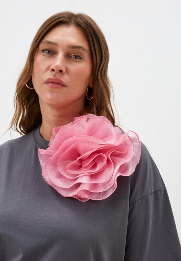 Футболка и брошь Francesca Peretti