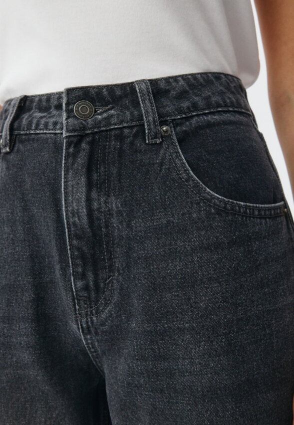 Джинсы Tapered