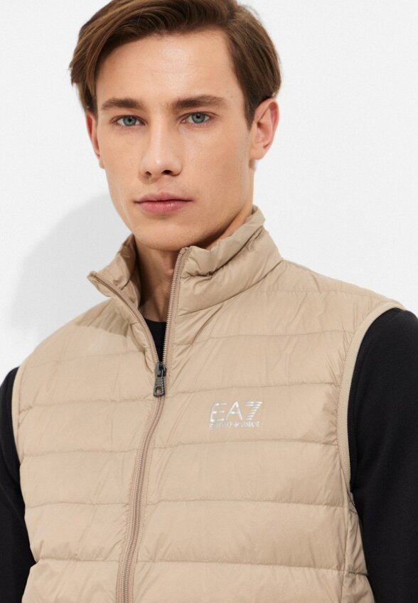 Жилет утепленный EA7