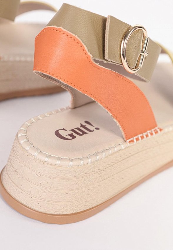 Босоножки Gut