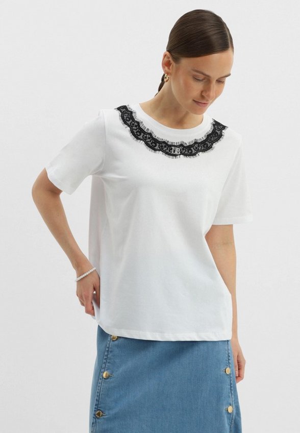 Футболка Lilly Bennet