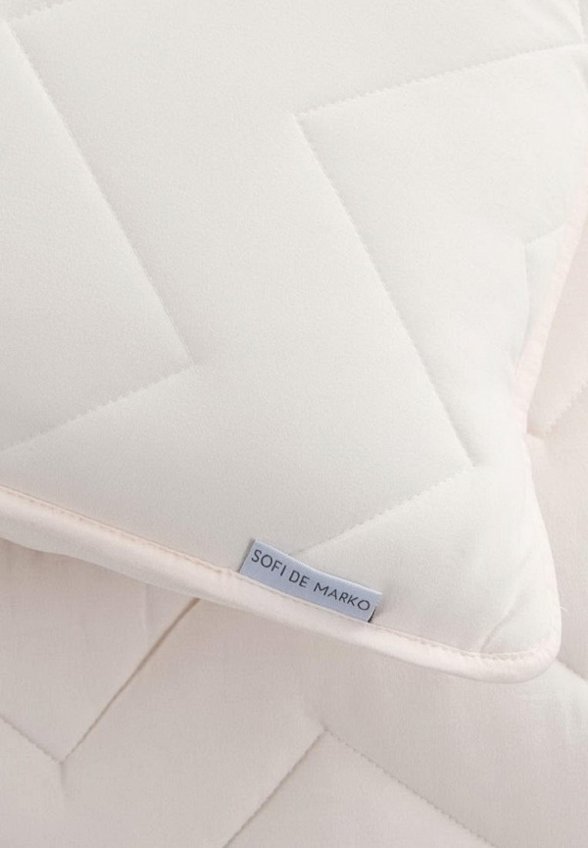 Комплект с покрывалом Sofi De Marko