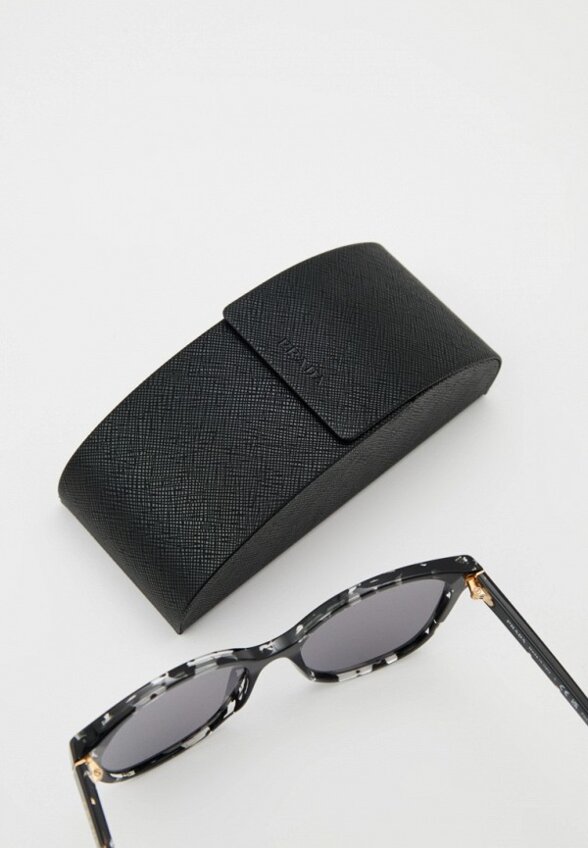 Очки солнцезащитные Prada