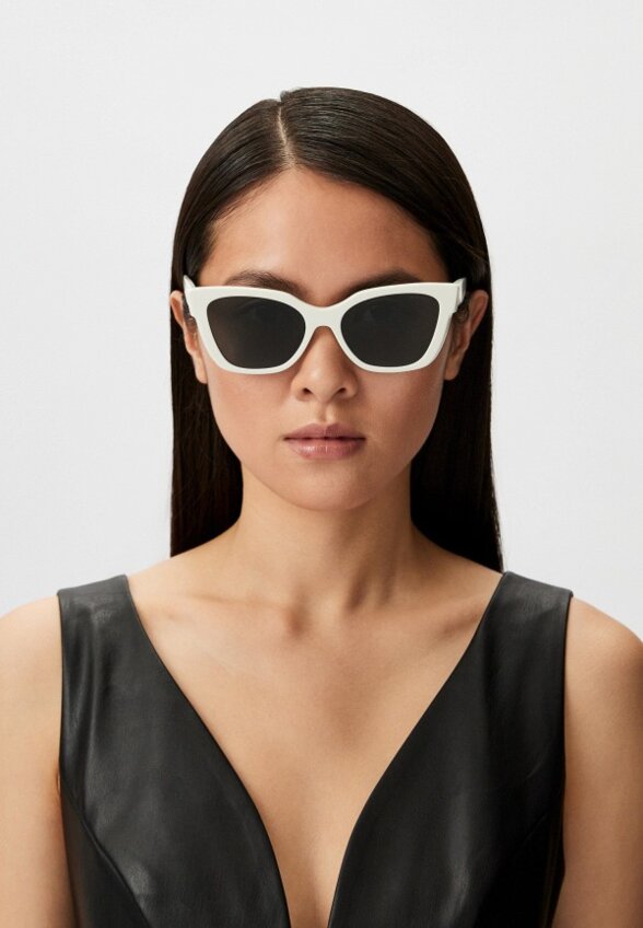 Очки солнцезащитные Miu Miu