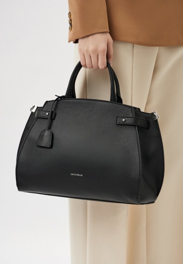 Сумка и брелок Coccinelle