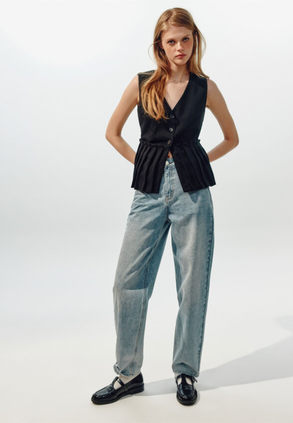 Жилет с плиссированной баской из линейки SELA Young