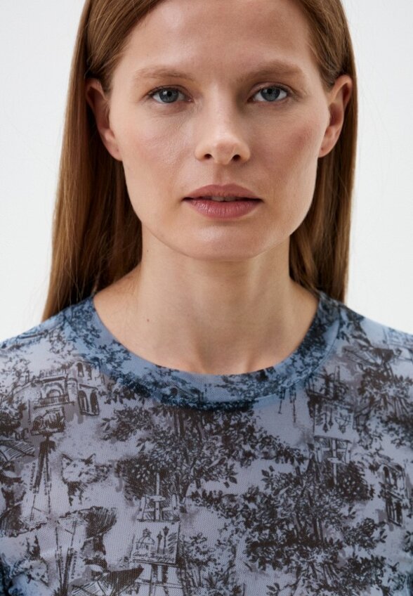 Лонгслив Alexander Bogdanov