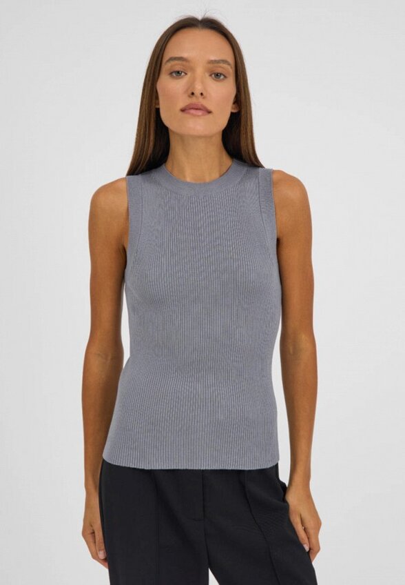 Топ Gabriel and Ester London