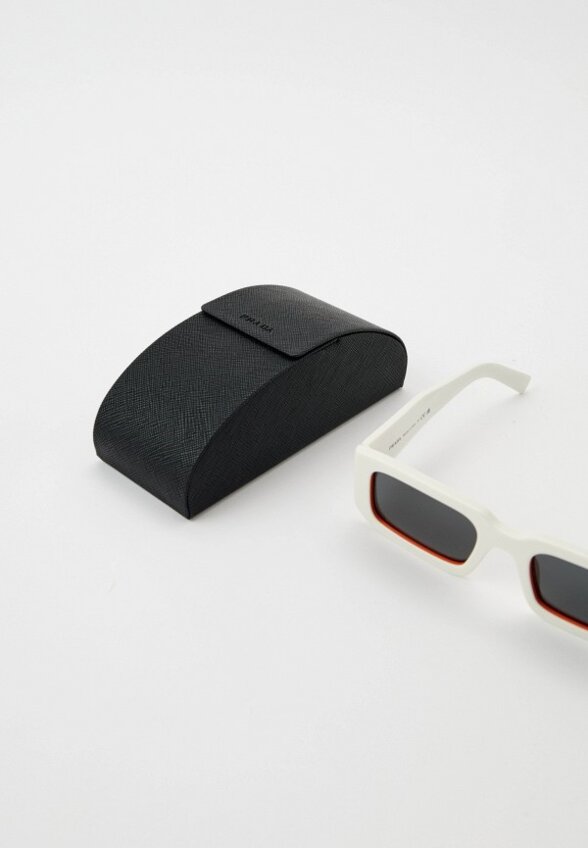 Очки солнцезащитные Prada