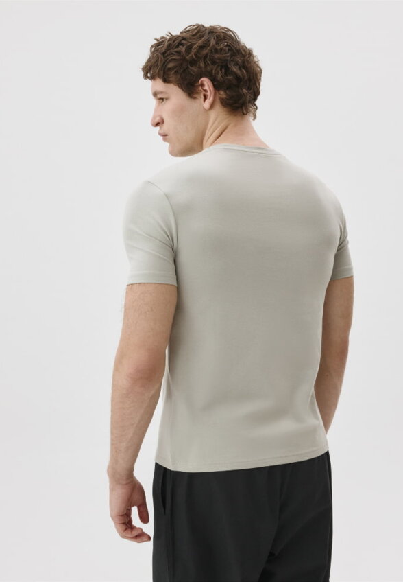 Футболка SLIM FIT базовая