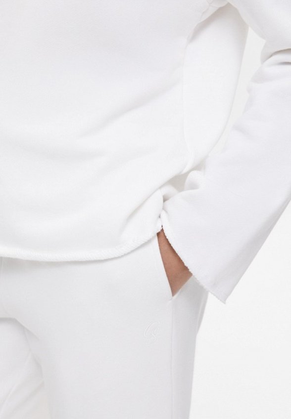 Свитшот Charmstore