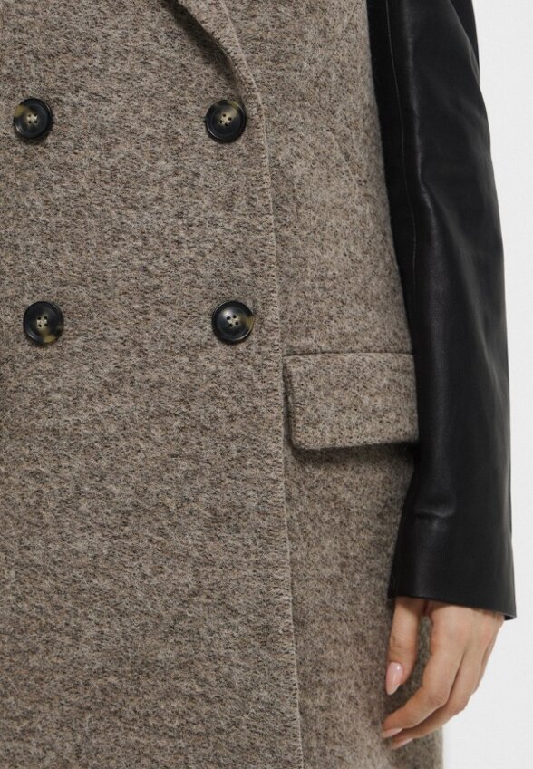 Пальто Trussardi