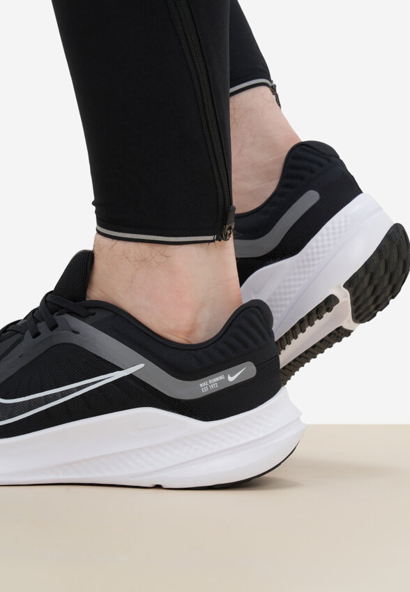 Кроссовки мужские Nike Quest 5, Черный