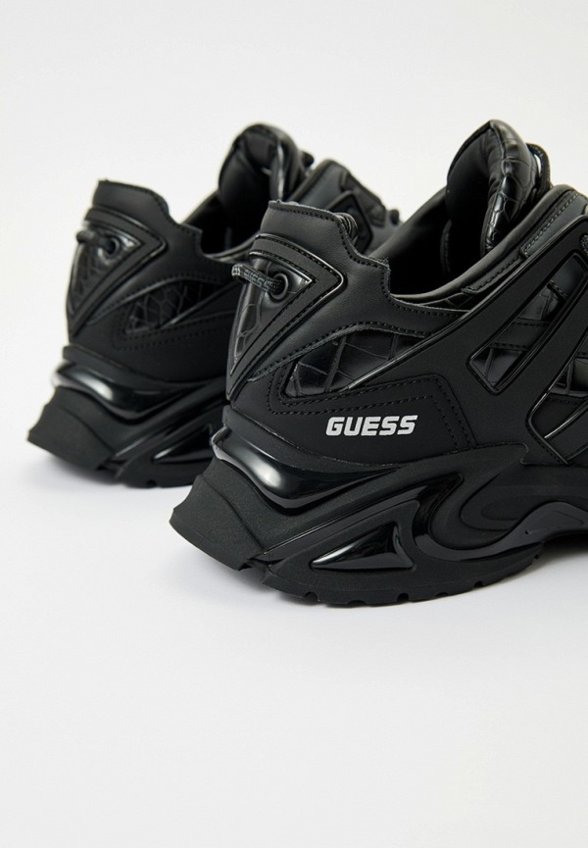 Кроссовки Guess