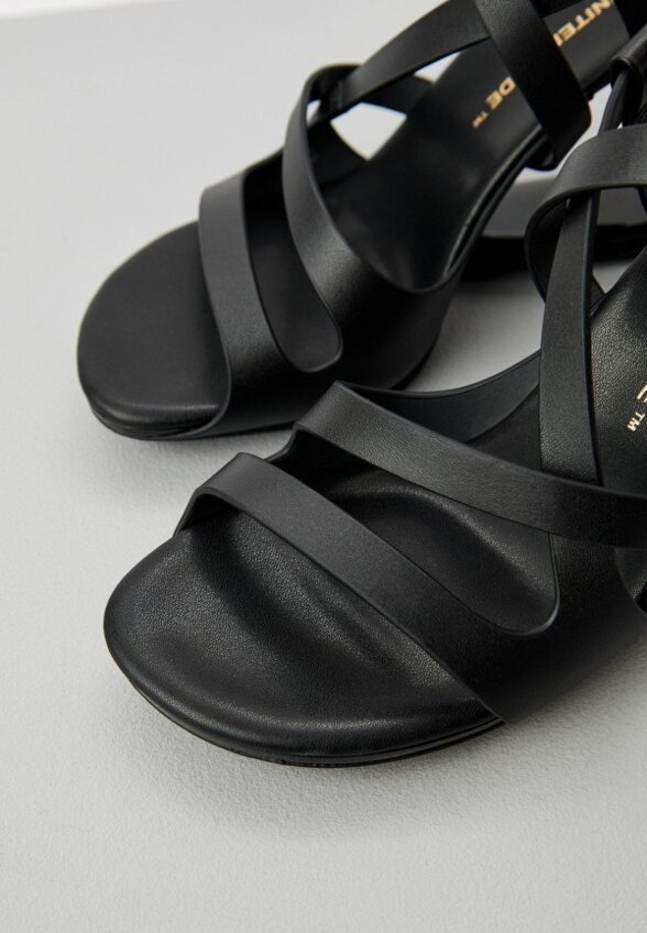 Босоножки United Nude