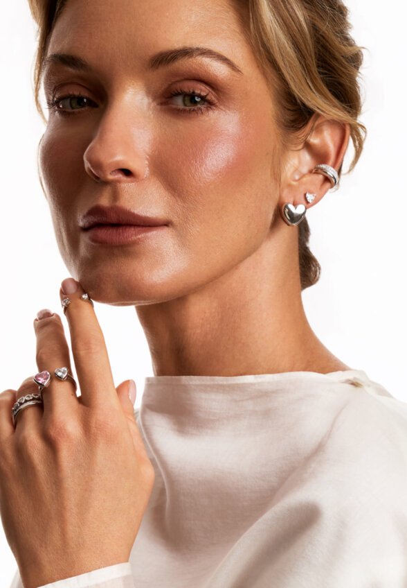 Серебряное разомкнутое кольцо ЛЮБОВЬ с двумя сердцами MIE