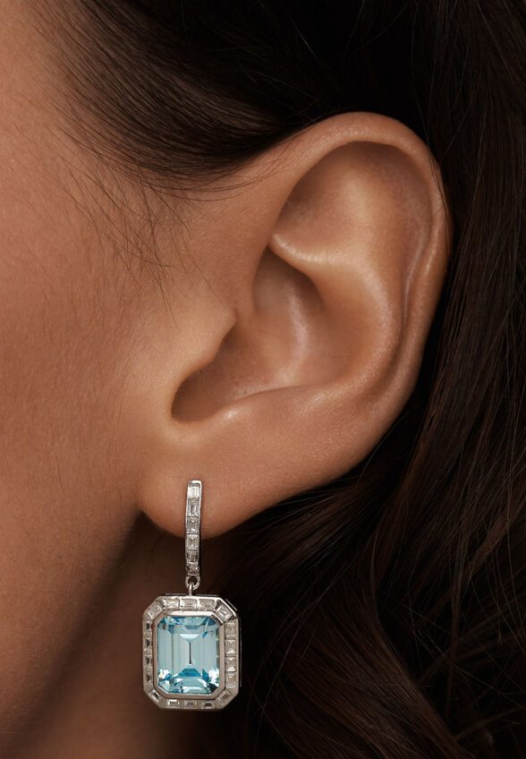 Серебряные серьги-подвесы ПОЛНОЧЬ с голубыми фианитами в огранке Эмеральд MIE