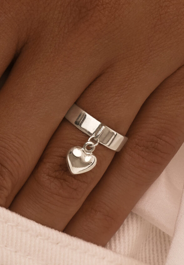 Широкое серебряное кольцо с подвеской сердцем MIESTILO MIE