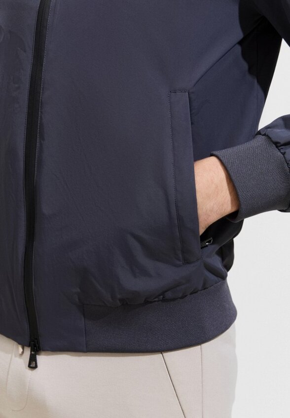 Ветровка EA7