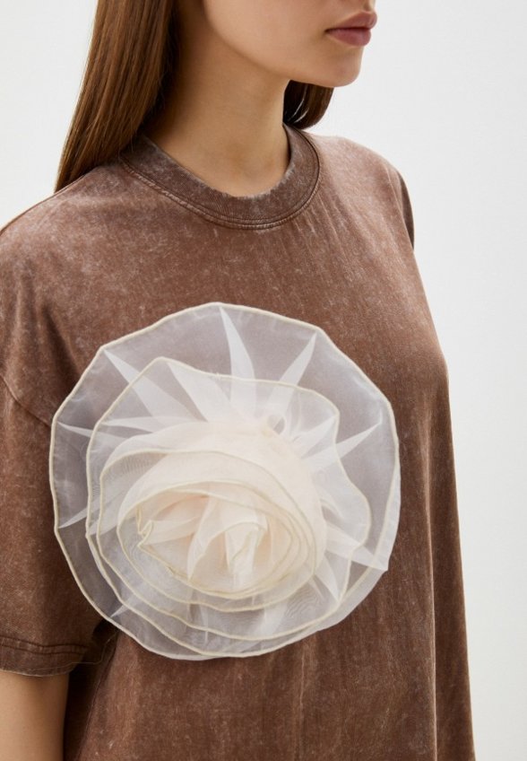 Футболка и брошь Francesca Peretti