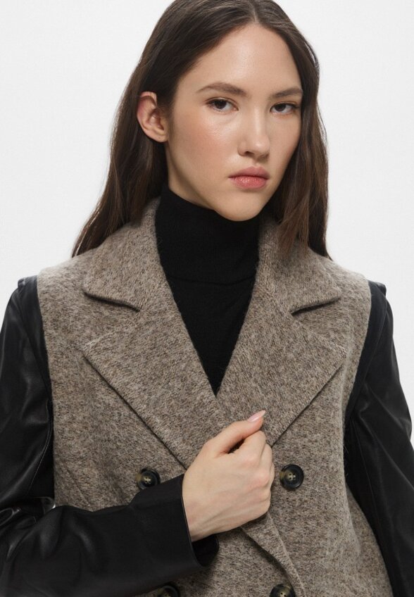 Пальто Trussardi